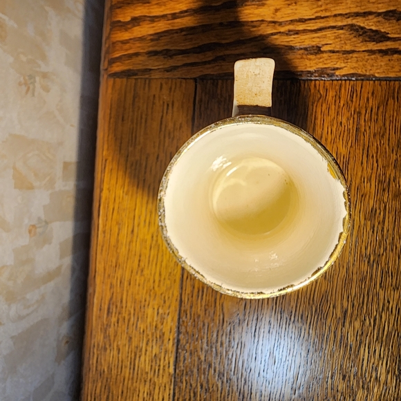 Handcrafted Ceramic Mug with Leaf Design - Picture 6 of 6